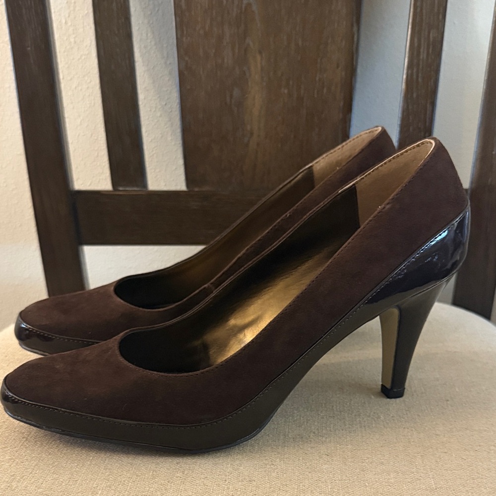 Liz Claiborne Brown Suede and Patent Trim Pumps